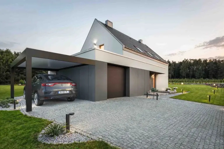 CARPORT-BOREAL-ADOSSE-avec-TOITURE-AUTOPORTEE AUTEUIL-ADOSSE-BRISE-VUE-5-bd-min-768x432