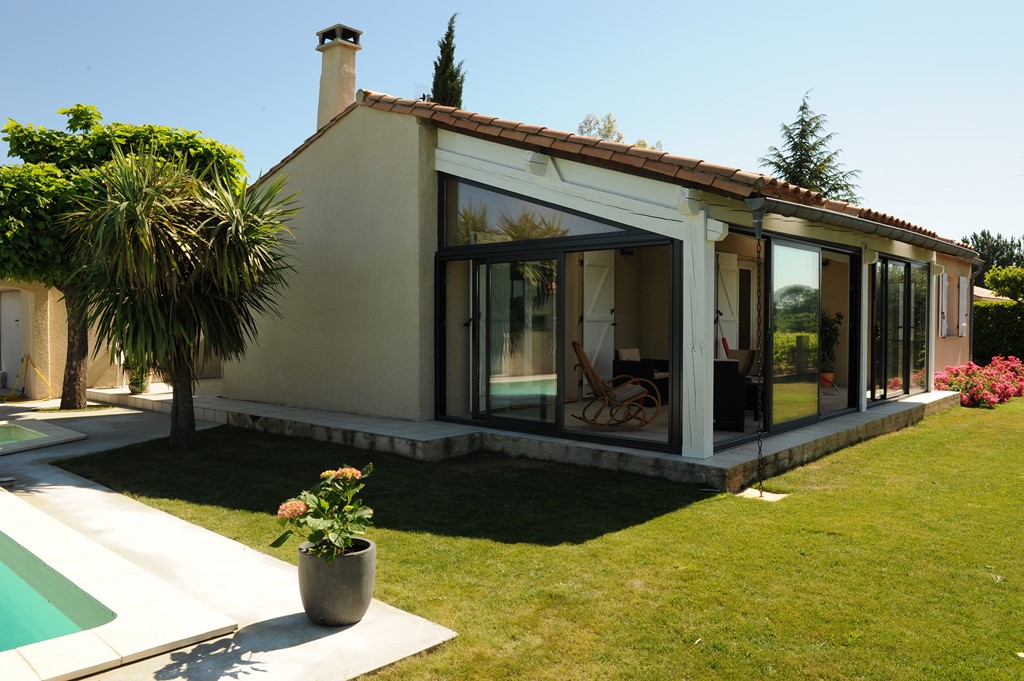 CARPORT-BOREAL-ADOSSE-avec-TOITURE-AUTOPORTEE vérandas